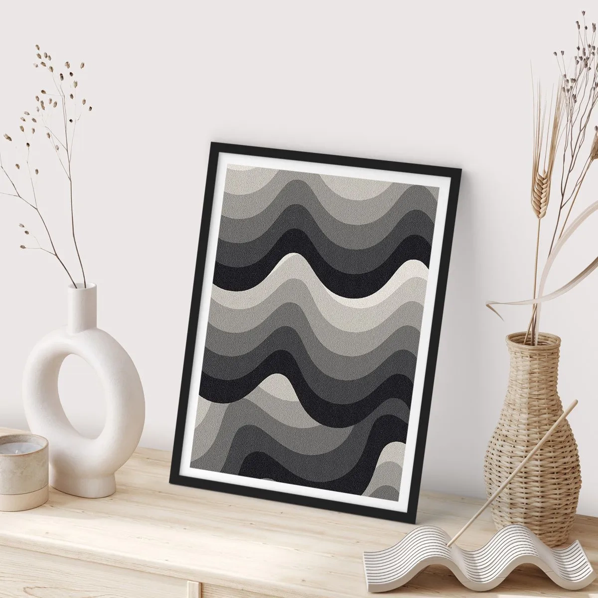 Affisch i svart ram - Geometriska vågor i nyanser av svart och grått - 50x70cm - Våg efter våg - Modern väggdekoration för vardagsrum och sovrum ARTTOR