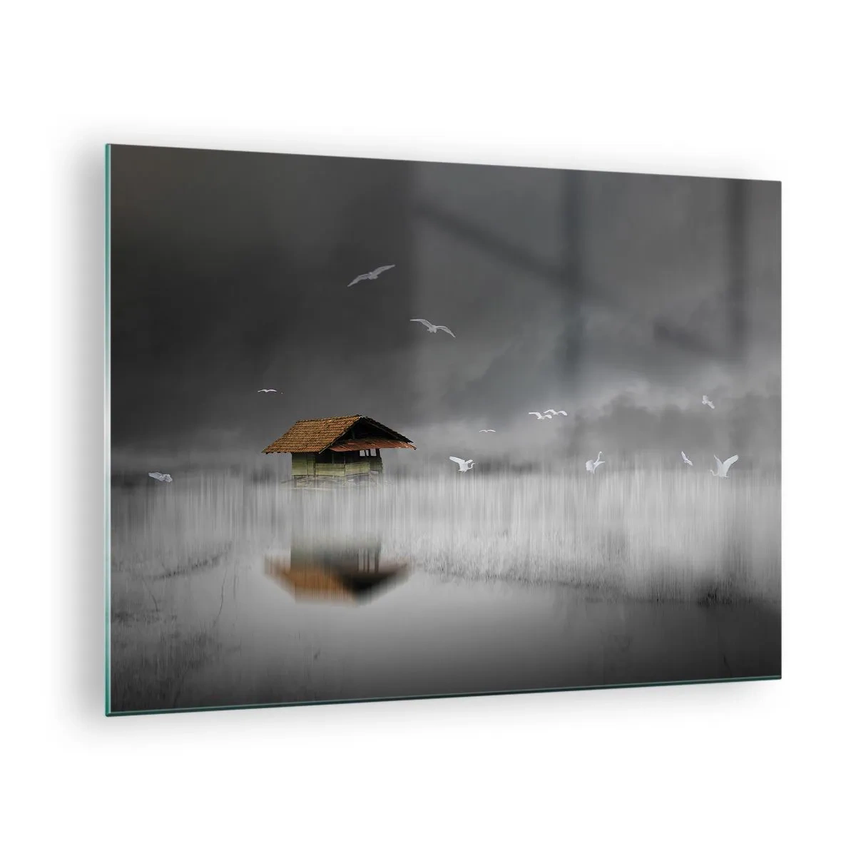 Glastavla - Bild på glas - Ett hus vid vattnet i dimman med flygande fåglar - 70x50cm - Regnskydd - Modern väggdekoration för vardagsrum och sovrum ARTTOR