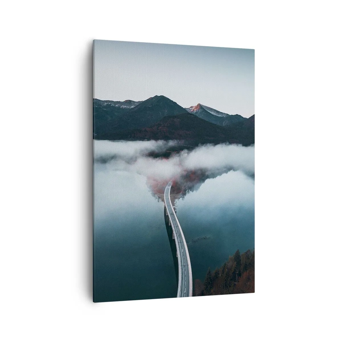 Canvastavla - Bild på duk - Över ett vatten som är så slätt som en spegel - 70x100 cm