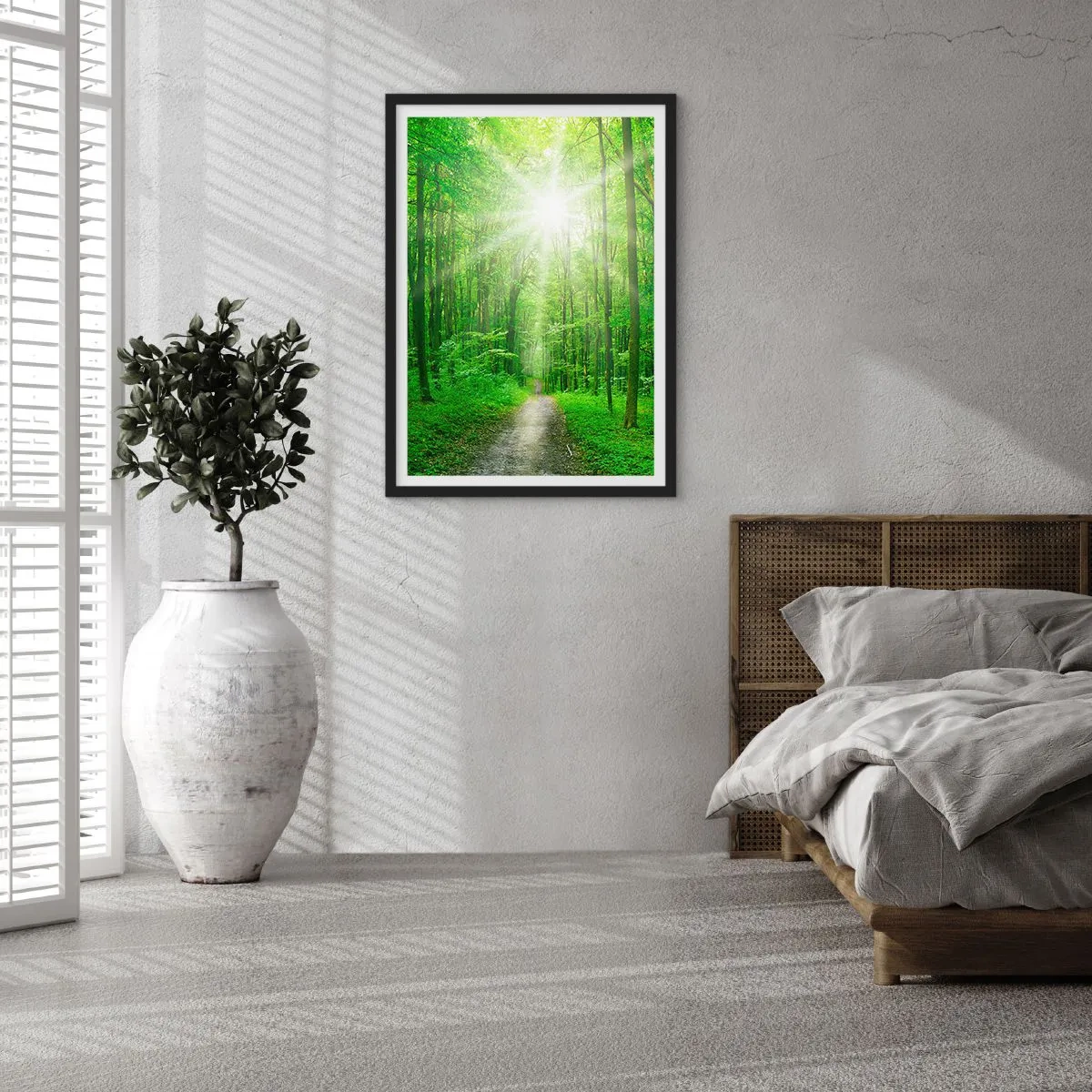 Affisch i svart ram - En skogsstig upplyst av solens strålar - 50x70cm - Grön domkyrka - Modern väggdekoration för vardagsrum och sovrum ARTTOR
