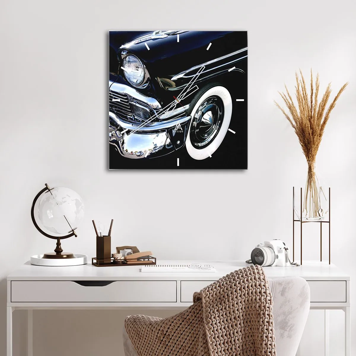 Väggklocka - Klocka på glas - Klassik i silver, svart och vit - 30x30 cm