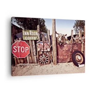 Canvastavla - Bild på duk - Rustika dekorationer med skyltar och ett hjul på staketet - 70x50cm - Och tiden står stilla - Modern väggdekoration för vardagsrum och sovrum ARTTOR
