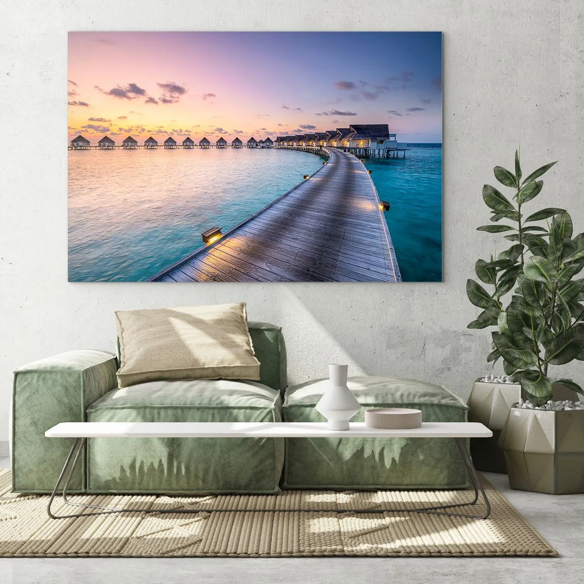 Glastavla - Bild på glas - Träbrygga som leder till lyxiga stugor vid vattnet i solnedgången - 70x50cm - Sommarsemester - tillbaka till källorna - Modern väggdekoration för vardagsrum och sovrum ARTTOR
