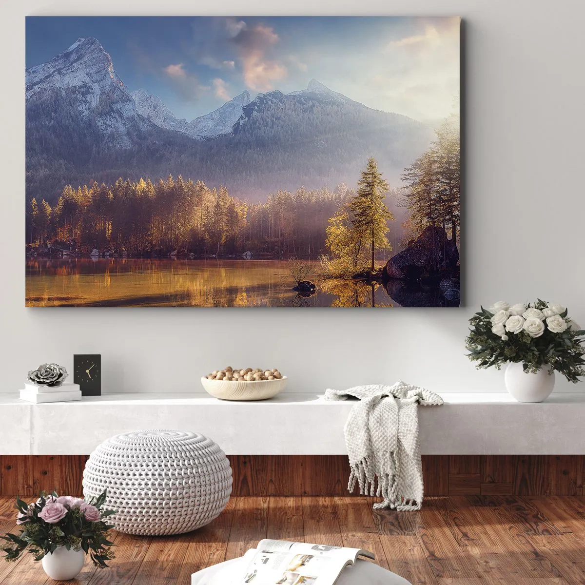 Canvastavla - Bild på duk - Pittoresk utsikt över bergskogen och sjön i gryningen - 70x50cm - I berg och dalar - Modern väggdekoration för vardagsrum och sovrum ARTTOR