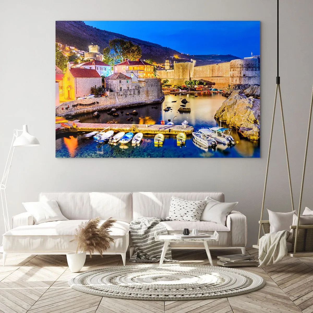 Glastavla - Bild på glas - Kvällspanorama över Dubrovnik med båtar och stadsmurar - 70x50cm - Ljus natt över Adriatiska havet - Modern väggdekoration för vardagsrum och sovrum ARTTOR
