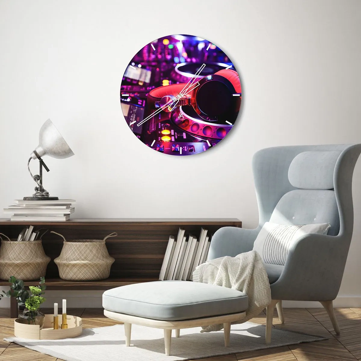 Väggklocka - Klocka på glas - Innan partyt startar - 40x40 cm