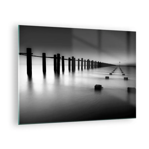 Glastavla - Bild på glas - En minimalistisk svartvit pir på lugnt vatten - 70x50cm - Landskap doppat i dimman - Modern väggdekoration för vardagsrum och sovrum ARTTOR