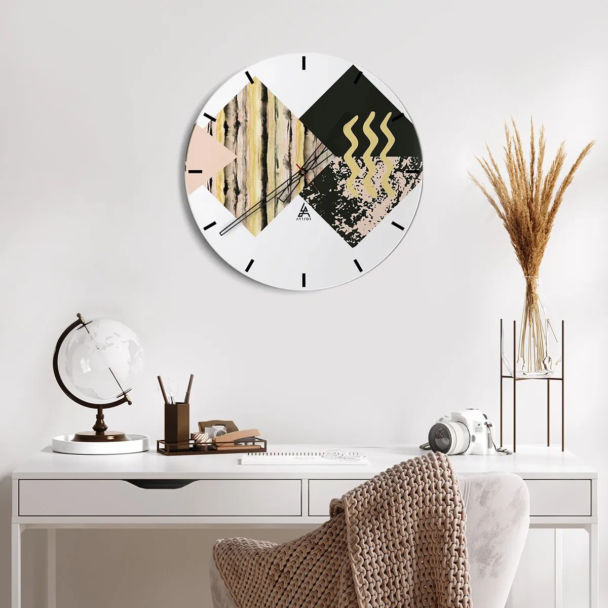 Väggklocka - Klocka på glas - Inte så enkelt - 30x30 cm