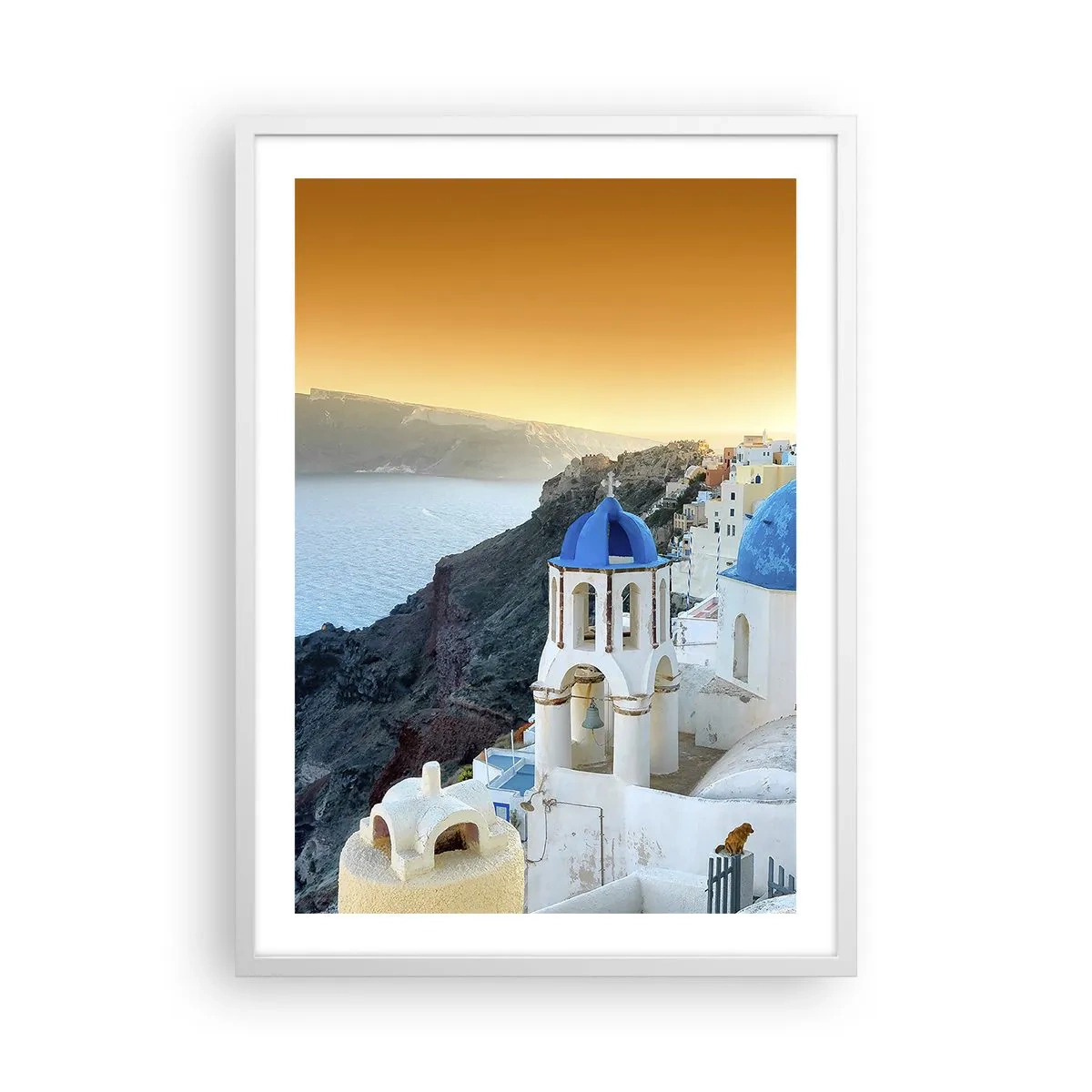 Affisch i vit ram - Santorini - inbäddat i berg - 50x70 cm
