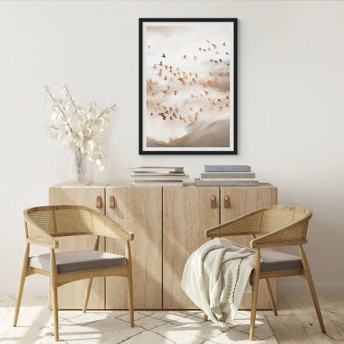 Affisch i svart ram - En flock fåglar som svävar bland de dimmiga molnen - 50x70cm - Det är dags... - Modern väggdekoration för vardagsrum och sovrum ARTTOR