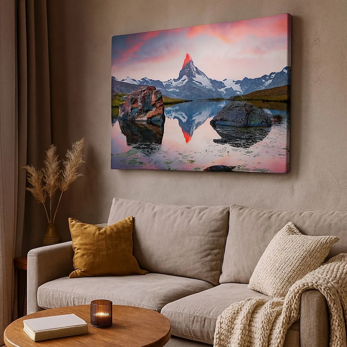 Canvastavla - Bild på duk - En bergstopp reflekterad i en sjö vid solnedgången - 70x50cm - Bergens hjärta är hett - Modern väggdekoration för vardagsrum och sovrum ARTTOR