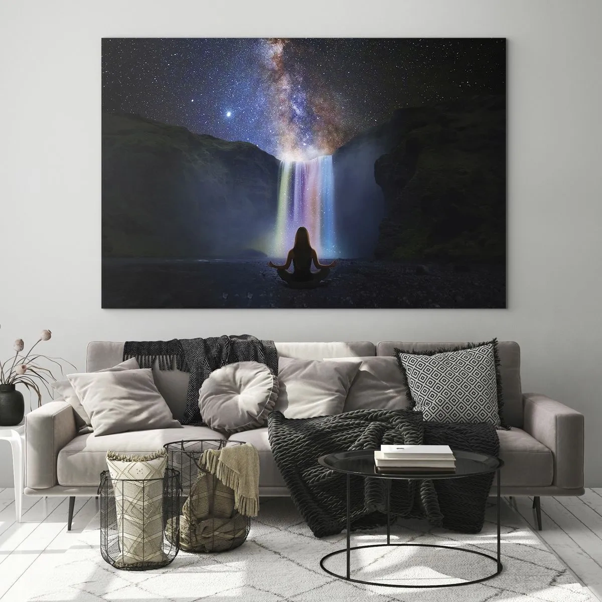 Glastavla - Bild på glas - Meditation framför ett färgglatt vattenfall på natten - 70x50cm - Absolut harmoni - Modern väggdekoration för vardagsrum och sovrum ARTTOR