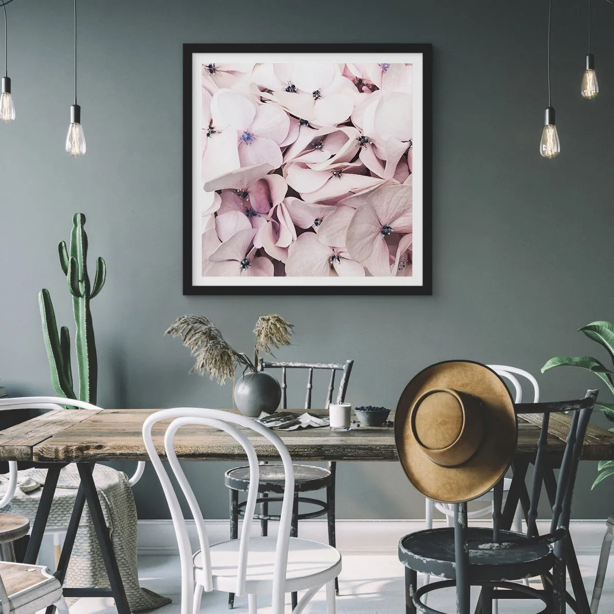 Affisch i svart ram - I en flod av blommor - 40x40 cm